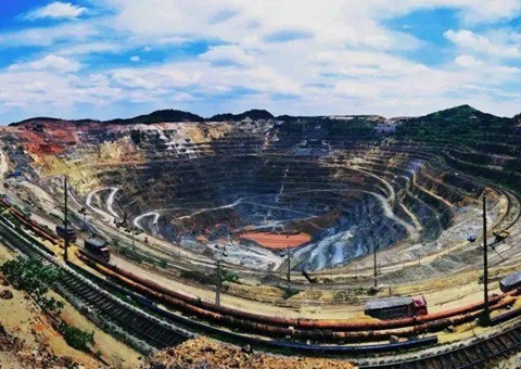 竞价341次，，，辽宁一磷铁矿出让额超1.4亿